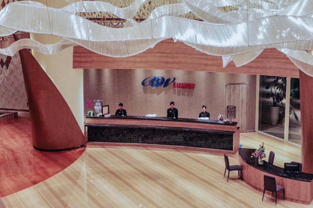 Bw豪华酒店 占碑 外观 照片